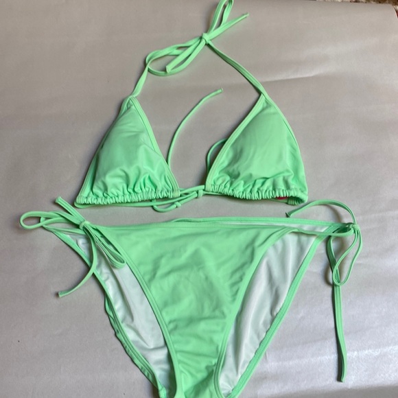 Victoria’s Secret Green Bikini - Picture 1 of 4